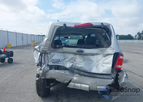 2009 Ford Escape Xlt z USA, uszkodzony, nr VIN 1FMCU93G09KB54459